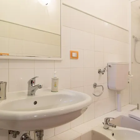 ベッド・アンド・ブレックファスト Hibiscus アグローポリ