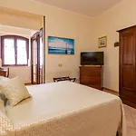 Hibiscus Oda ve Kahvaltı 4*